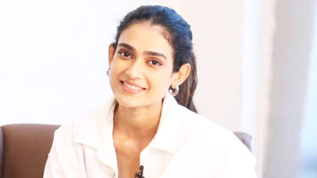 ROFL- “Kya aap mujhe training doge? Aadhi salary dunga” – Aakanksha reacts to this fan comment