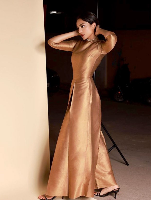 Sobhita Dhulipala is epitome of grace and elegance in golden gown as she steps out for Major promotions  Sobhita Dhulipala is epitome of grace and elegance in golden gown as she steps out for Major promotions