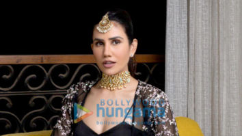Celebrity Photos of Sonnalli Seygall