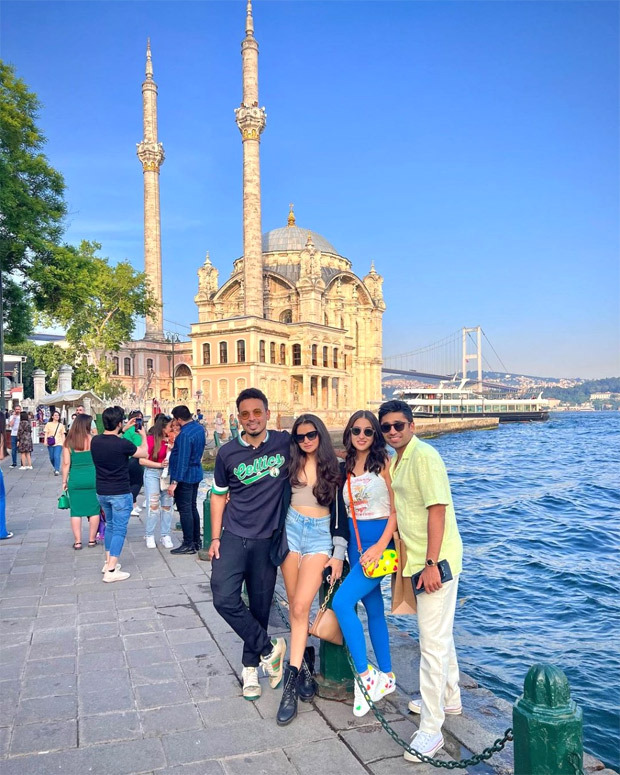 Sara Ali Khan holidays in Istanbul with friends; shares stunning pictures