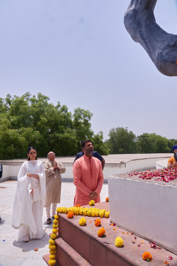 Akshay Kumar, Manushi Chhillar, Dr. Chandraprakash Dwivedi pay tribute to Samrat Prithviraj at Rai Pithora in Delhi, see pics Akshay Kumar, Manushi Chhillar, Dr. Chandraprakash Dwivedi pay tribute to Samrat Prithviraj at Rai Pithora in Delhi, see pics