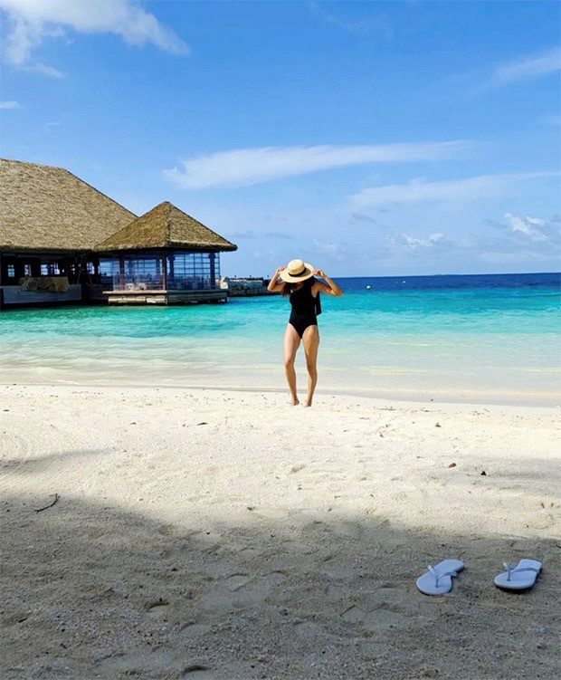 Anushka Sharma makes summer days hotter in chic black one-shoulder swimsuit and a straw hat Anushka Sharma makes summer days hotter in chic black one-shoulder swimsuit and a straw hat
