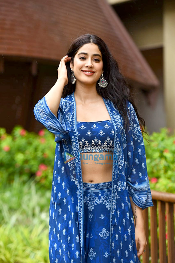 janhvi kapoor snapped promoting good luck jerry in mumbai 5