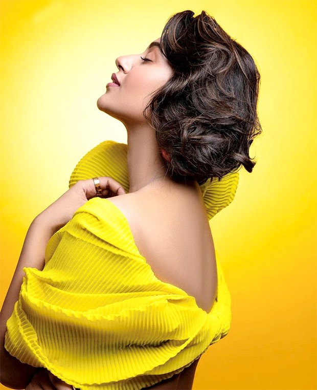 Lock upp fame Anjali Arora casts as spell in off-shoulder yellow top and black jeans in latest photo-shoot Lock upp fame Anjali Arora casts as spell in off-shoulder yellow top and black jeans in latest photo-shoot