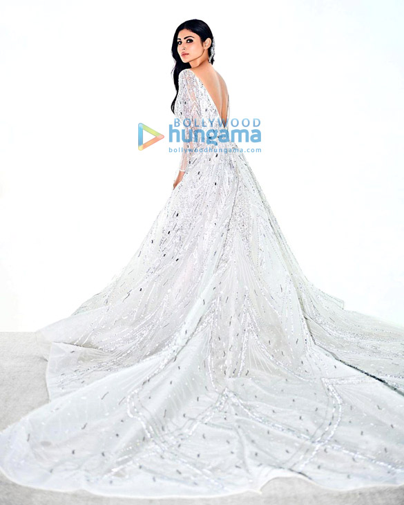 mouni roy 1 124