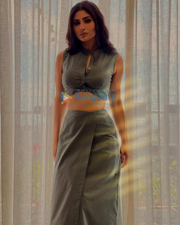 mouni roy 3 106