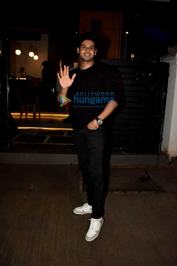 photos abhimanyu dassani snapped at mizu in bandra 3