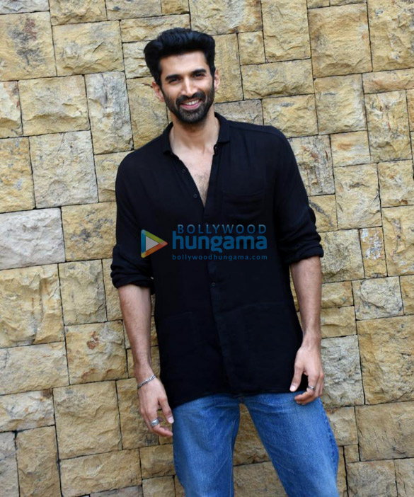 Photos: Aditya Roy Kapoor snapped in Mumbai