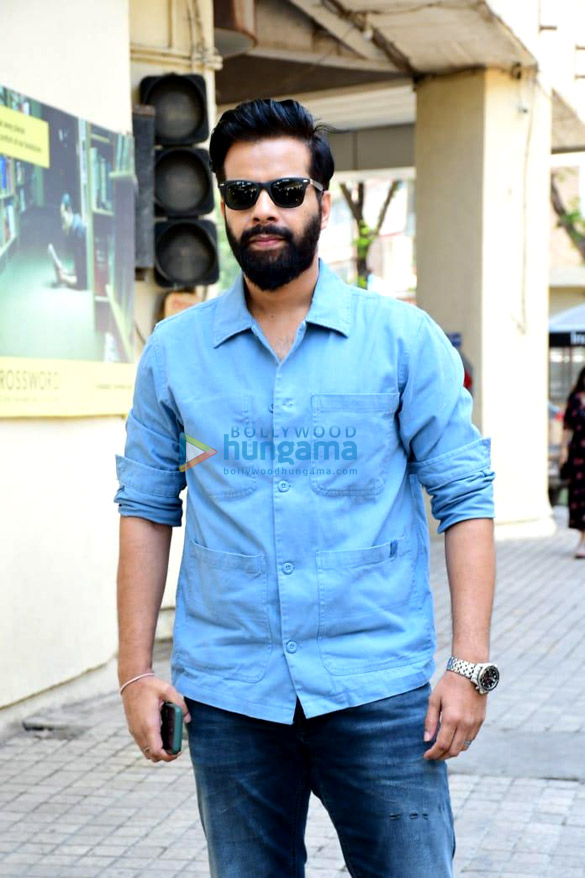 photos aditya roy kapur and kapil verma snapped at the trailer launch of om the battle within 2