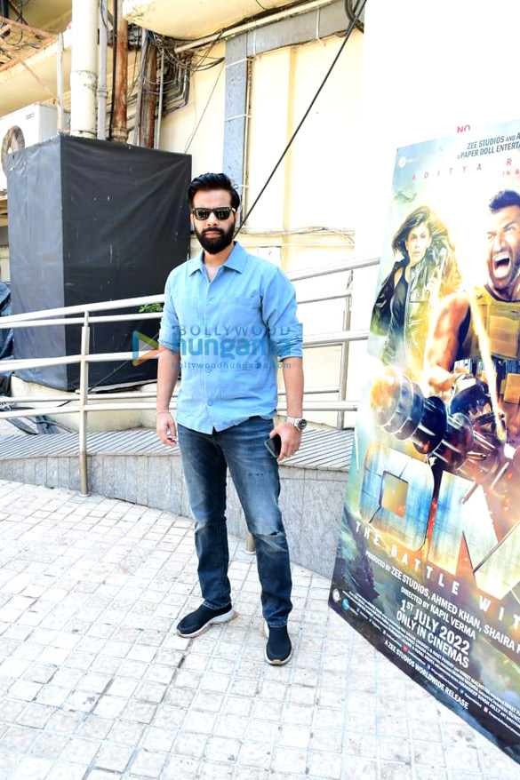 photos aditya roy kapur and kapil verma snapped at the trailer launch of om the battle within 4