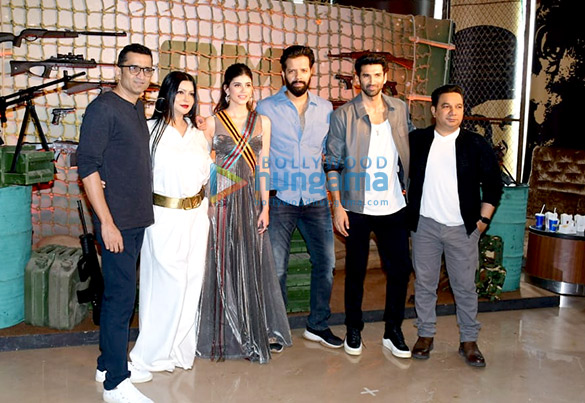 photos aditya roy kapur and kapil verma snapped at the trailer launch of om the battle within 7
