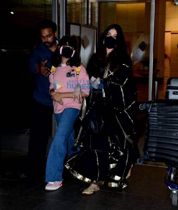 Photos: Aishwarya Rai Bachchan, Ananya Panday, Tiger Shroff and others snapped at the airport Photos: Aishwarya Rai Bachchan, Ananya Panday, Tiger Shroff and others snapped at the airport