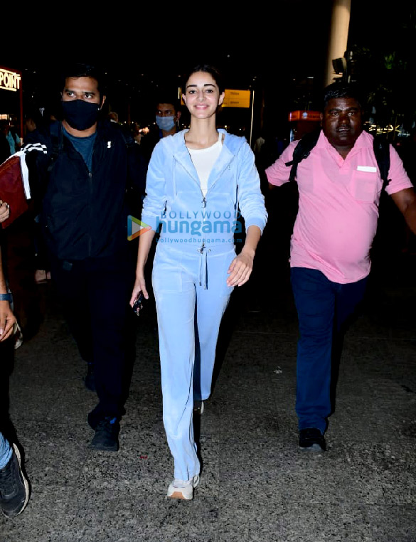 photos aishwarya rai bachchan ananya panday tiger shroff and others snapped at the airport 2