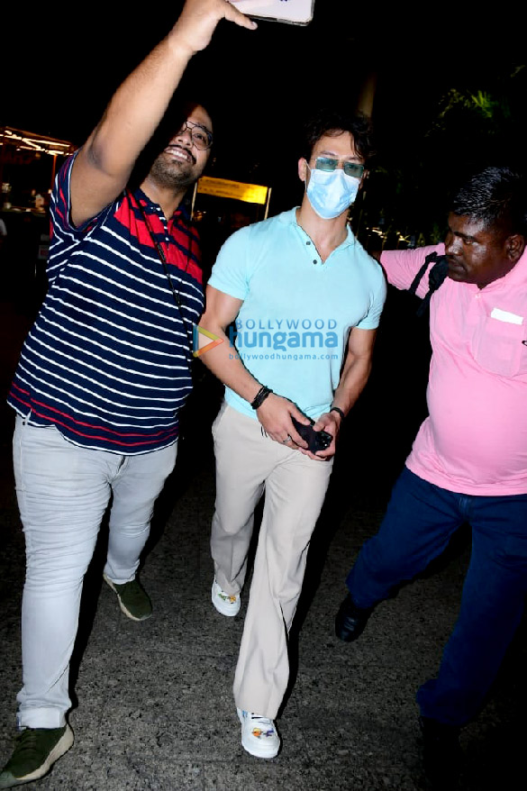 photos aishwarya rai bachchan ananya panday tiger shroff and others snapped at the airport 3