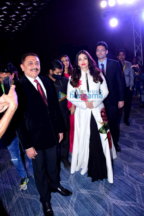 photos aishwarya rai bachchan snapped at the inauguration of the 80th annual all india ophthalmological conference 2022 3