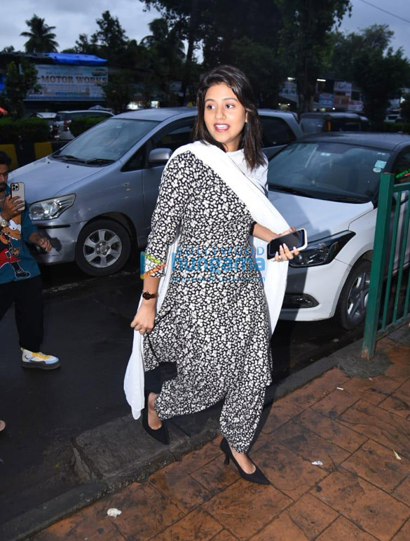 photos anjali arora spotted in andheri 3