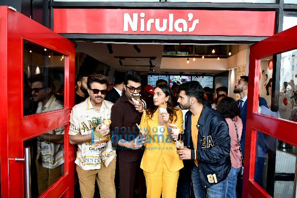 photos cast of jugjugg jeeyo snapped promoting their film at an ice cream centre in delhi 3
