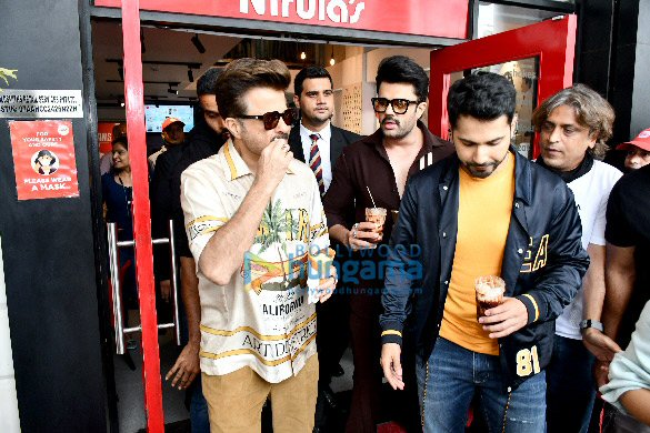 photos cast of jugjugg jeeyo snapped promoting their film at an ice cream centre in delhi 4