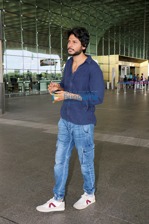 photos deepika padukone pooja hegde kangana ranaut and others snapped at the airport 9