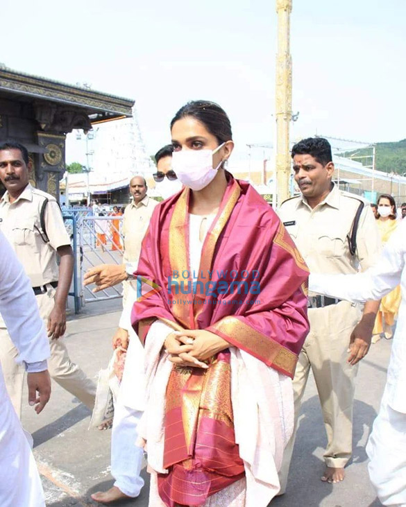 photos deepika padukone visits tirupati temple with her father on his birthday 5
