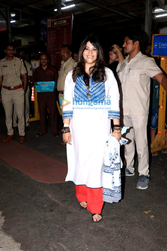 photos ekta kapoor snapped at siddhivinayak temple on her birthday 6