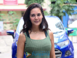 Photos: Esha Gupta spotted outside a gym in Bandra