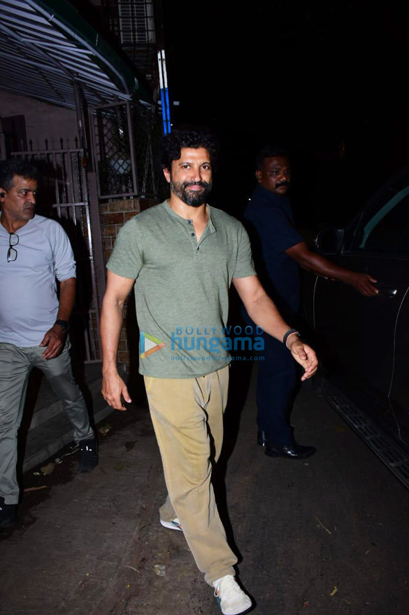 Photos: Farhan Akhtar spotted at a dubbing studio in Bandra Photos: Farhan Akhtar spotted at a dubbing studio in Bandra