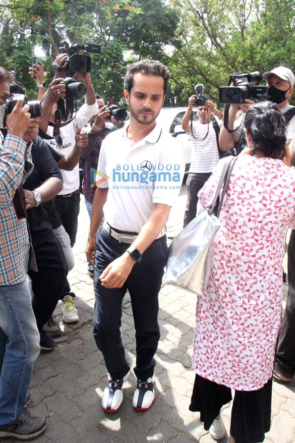 photos hariharan and raghav sachar visit late singer k ks residence 4