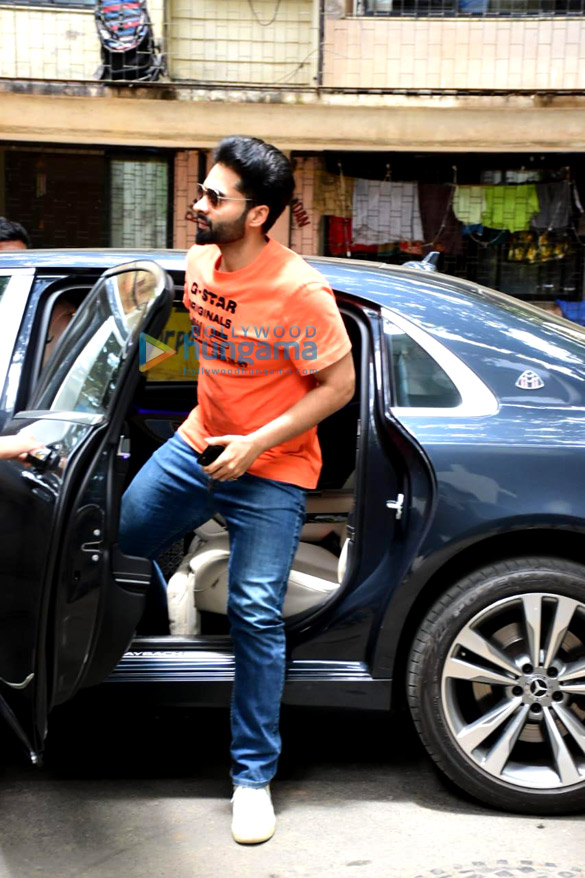 photos jackky bhagnani and rakul preet singh spotted in bandra 3
