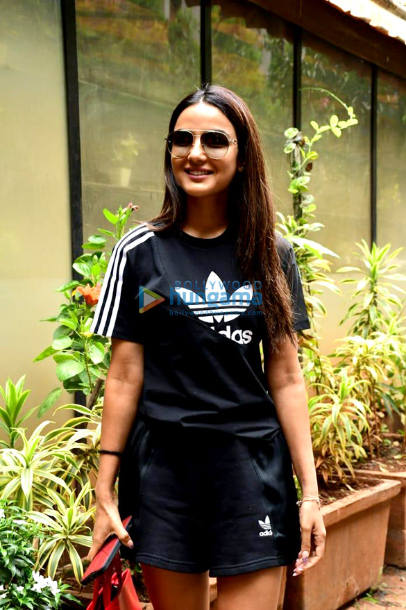 Photos: Jasmin Bhasin and Randeep Hooda snapped in Andheri Photos: Jasmin Bhasin and Randeep Hooda snapped in Andheri