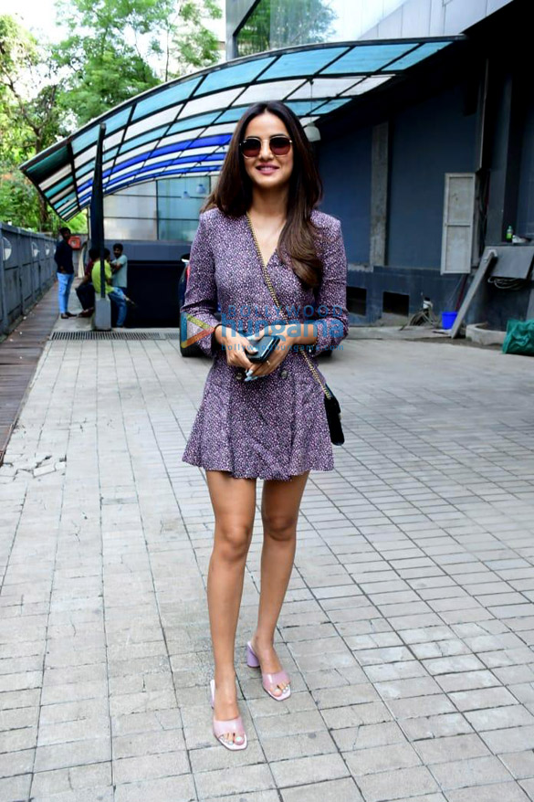 photos jasmin bhasin snapped in andheri 3 2