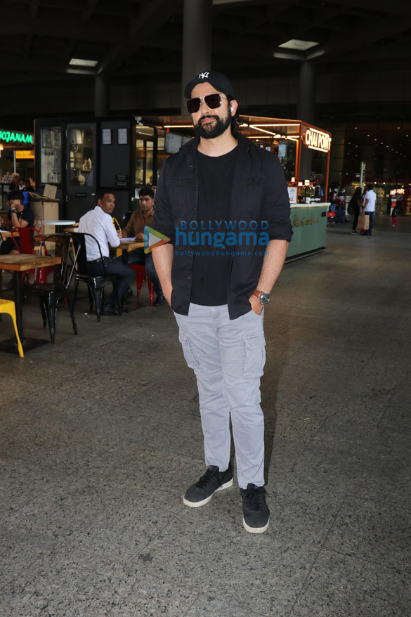 photos kangana ranaut huma qureshi harbhajan singh and others snapped at the airport 1 1