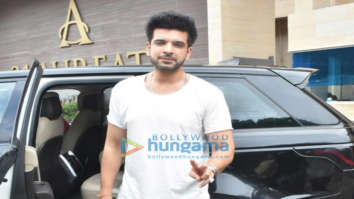 Photos: Karan Kundra snapped in Bandra