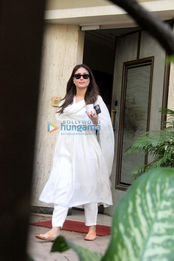 photos kareena kapoor khan spotted in bandra 2 45