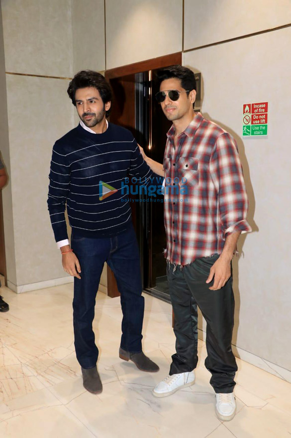 Photos: Kartik Aaryan and Sidharth Malhotra spotted in Andheri Photos: Kartik Aaryan and Sidharth Malhotra spotted in Andheri