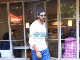 Photos: Kartik Aaryan snapped in Bandra