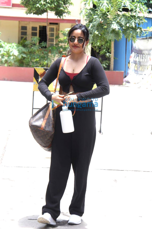 photos neha sharma spotted outside a gym in bandra 5