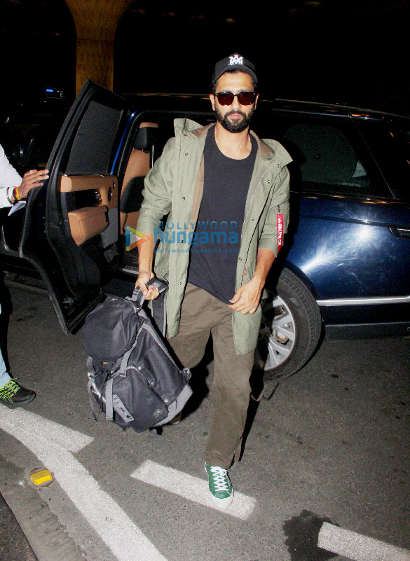 photos ranbir kapoor and vicky kushal snapped at the airport 2
