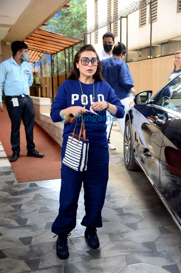 Photos: Rani Mukerji snapped in Bandra Photos: Rani Mukerji snapped in Bandra