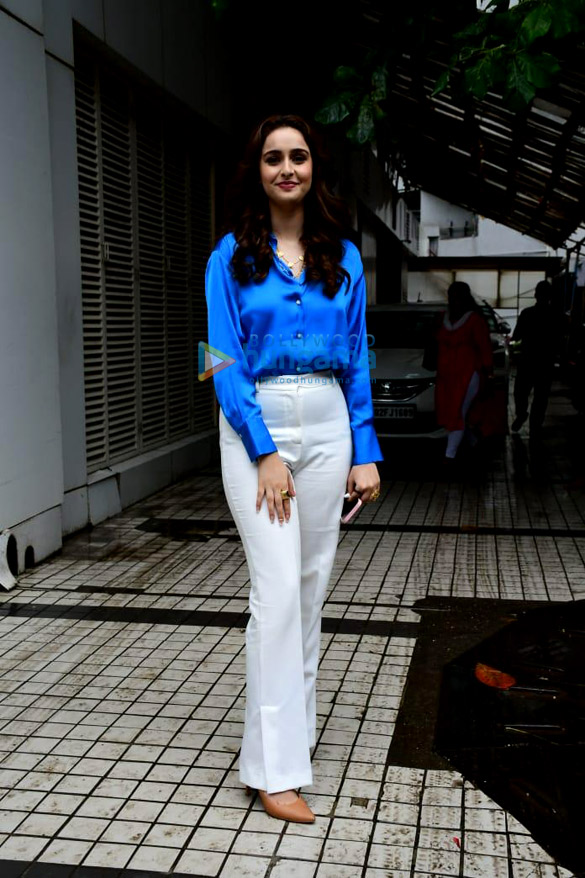 photos sadia khateeb snapped in juhu 5