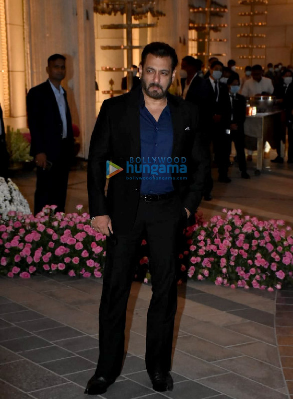 photos salman khan ranveer singh mukesh ambani and others snapped at jio world centre 7