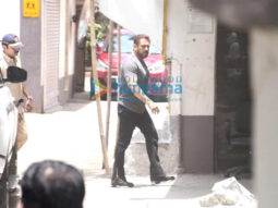 Photos: Salman Khan snapped outside his residence