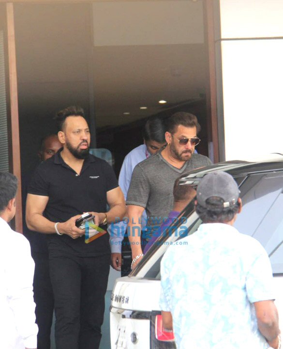 photos salman khan spotted at kalina airport 1 4