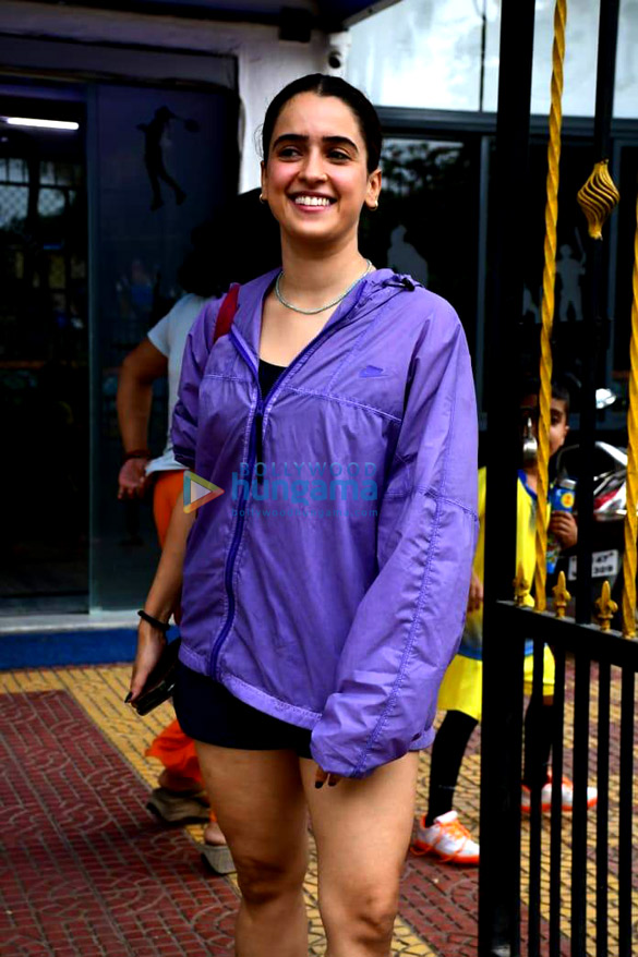 photos sanya malhotra snapped in juhu 3 4