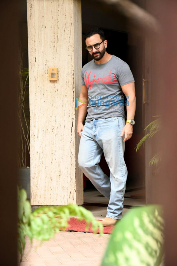 photos sara ali khan and saif ali khan spotted in bandra 5