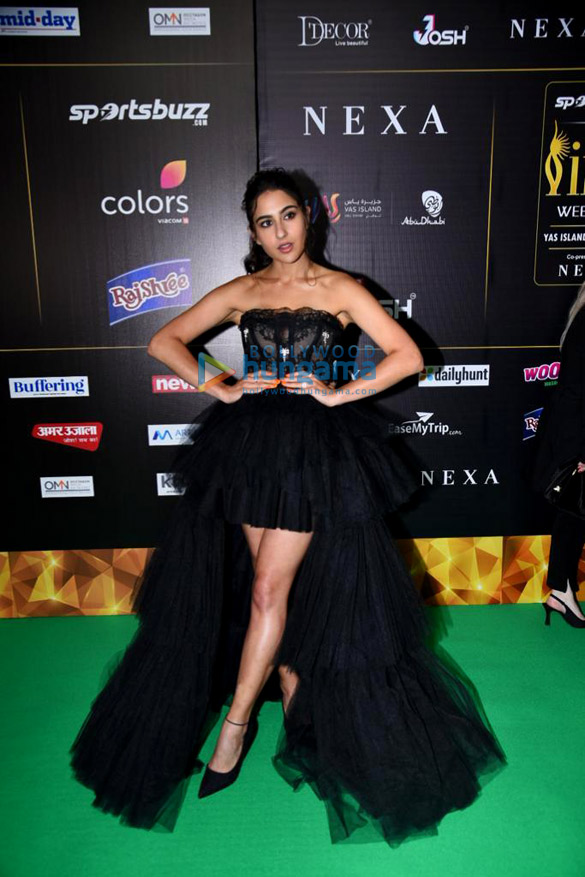 photos sara ali khan makes a glamorous entry at iifa rocks 1