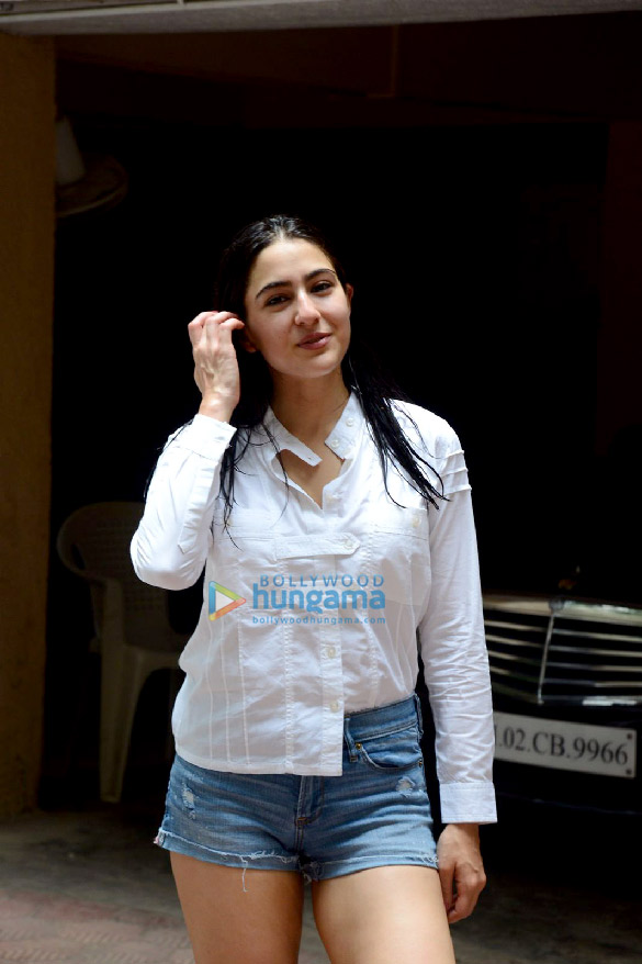 Photos: Sara Ali Khan spotted at the gym in Santacruz Photos: Sara Ali Khan spotted at the gym in Santacruz