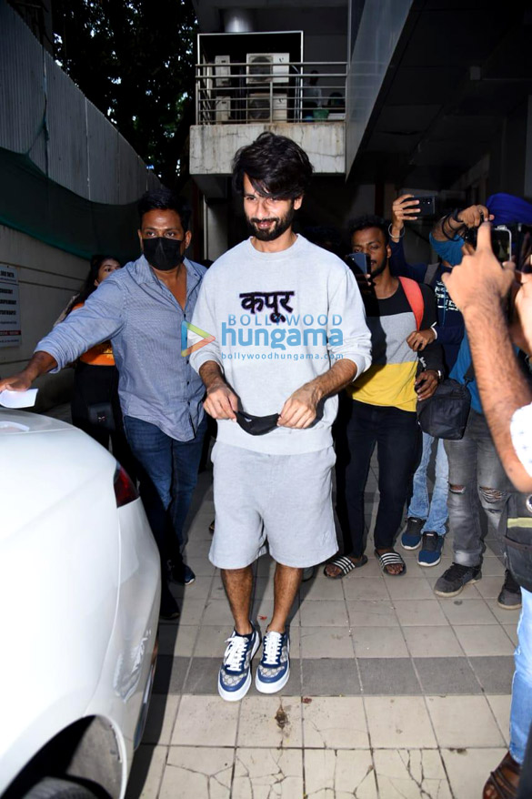 Photos: Shahid Kapoor snapped at a clinic in Juhu Photos: Shahid Kapoor snapped at a clinic in Juhu