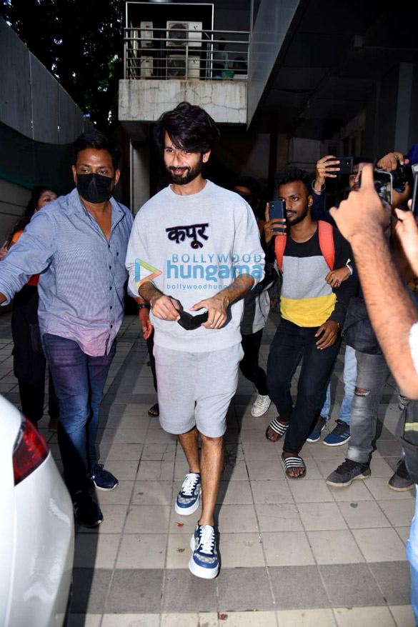 photos shahid kapoor snapped at a clinic in juhu 2