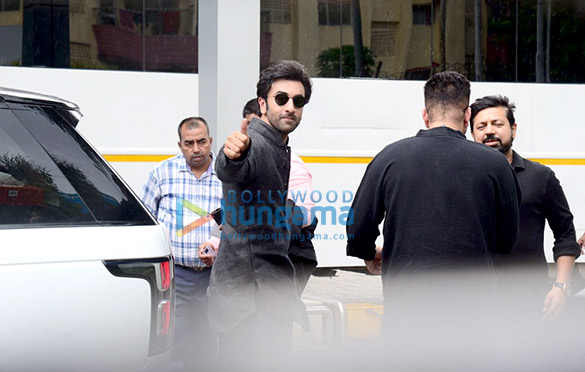 photos shamshera stars ranbir kapoor sanjay dutt and vaani kapoor snapped at kalina private airport 6